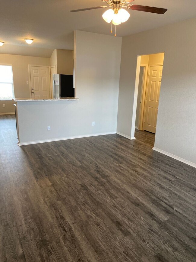 Foto del edificio - Three Bedroom | Two Bathroom Home in Conrad Court