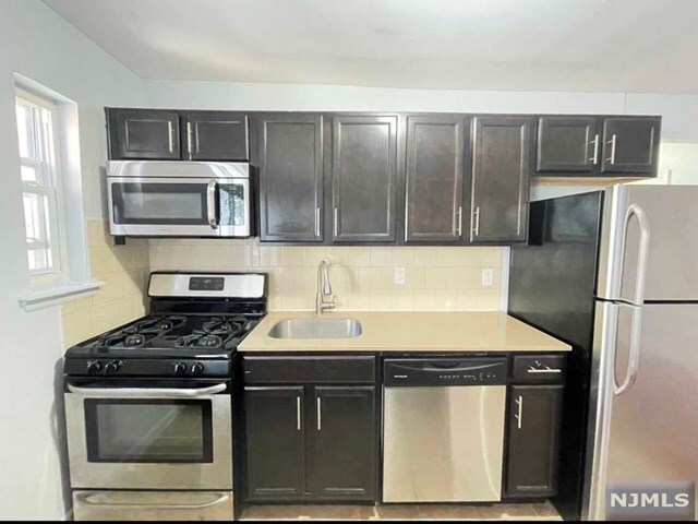 Primary Photo - 6117 Boulevard E