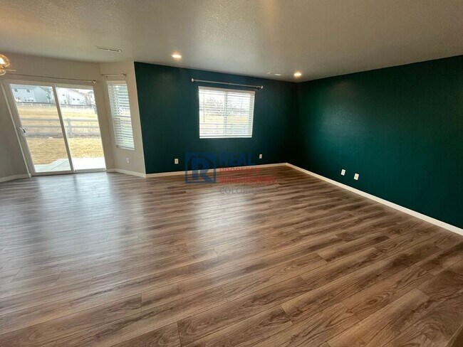 Foto del edificio - 420 Ryan Ave