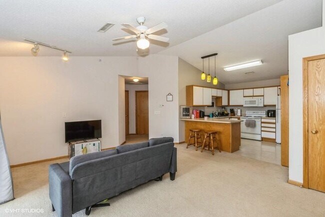 Foto del edificio - 2825 Triple Crown Ln