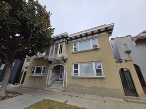 Building Photo - 1109 E 1st St