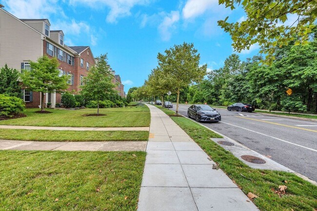 Photo - Stylish & Eco Friendly Townhome in Prime D...