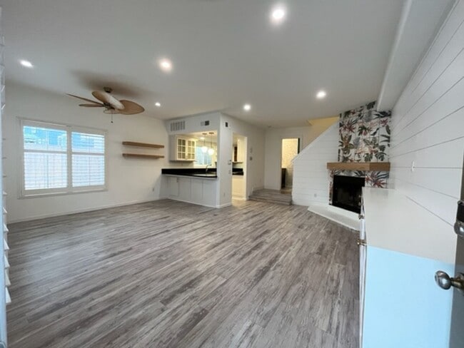 Building Photo - OB Beach House! 3 Bed 2.5 Bath A Block Fro...
