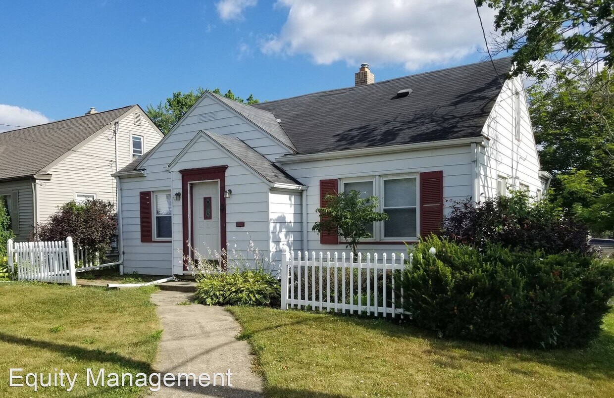 4 br, 1.5 bath House 401 Joan Ave. House Rental in Girard, OH