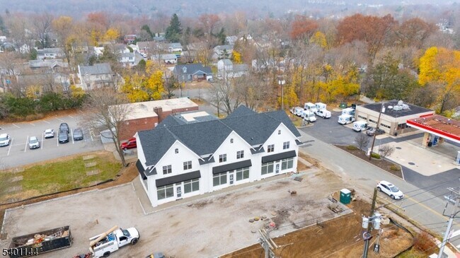 Foto del edificio - 445 Ramapo Valley Rd