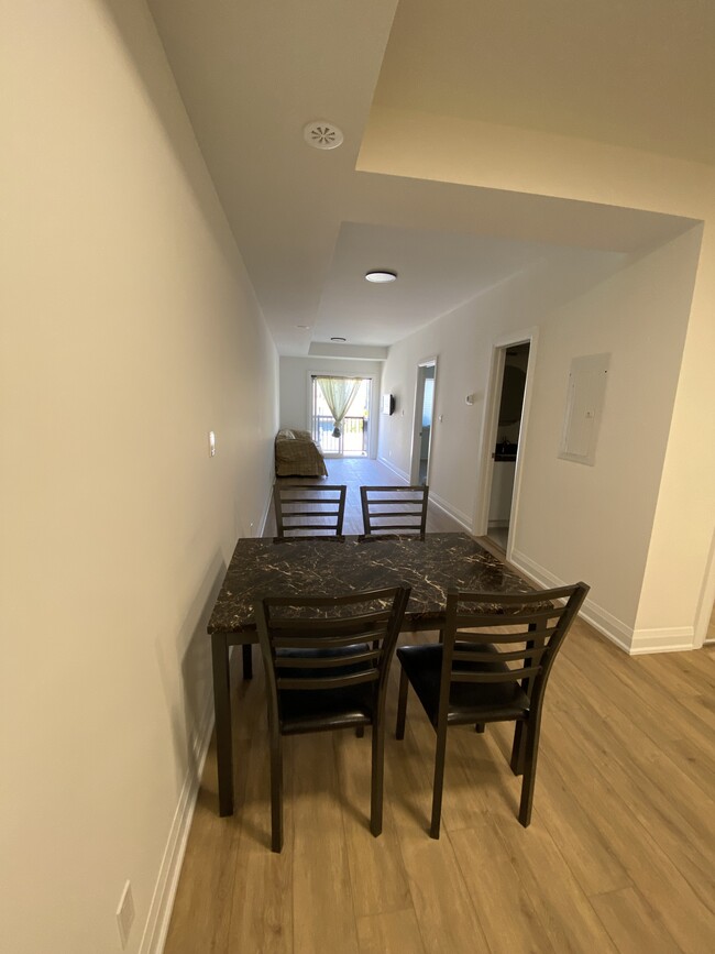 Photo du bâtiment - 782 St Clair Av W
