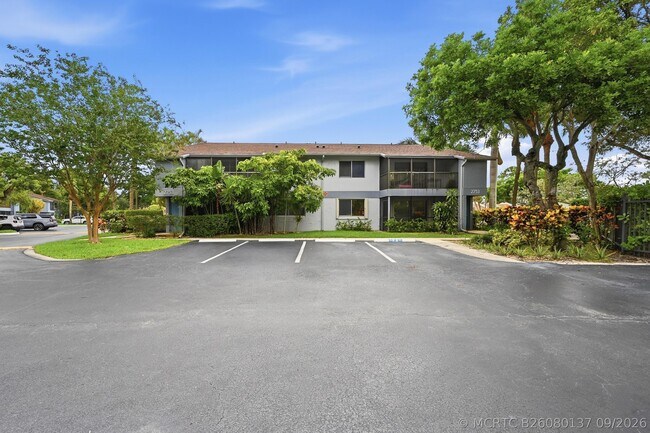 Building Photo - 2753 S Oakland Forest Dr