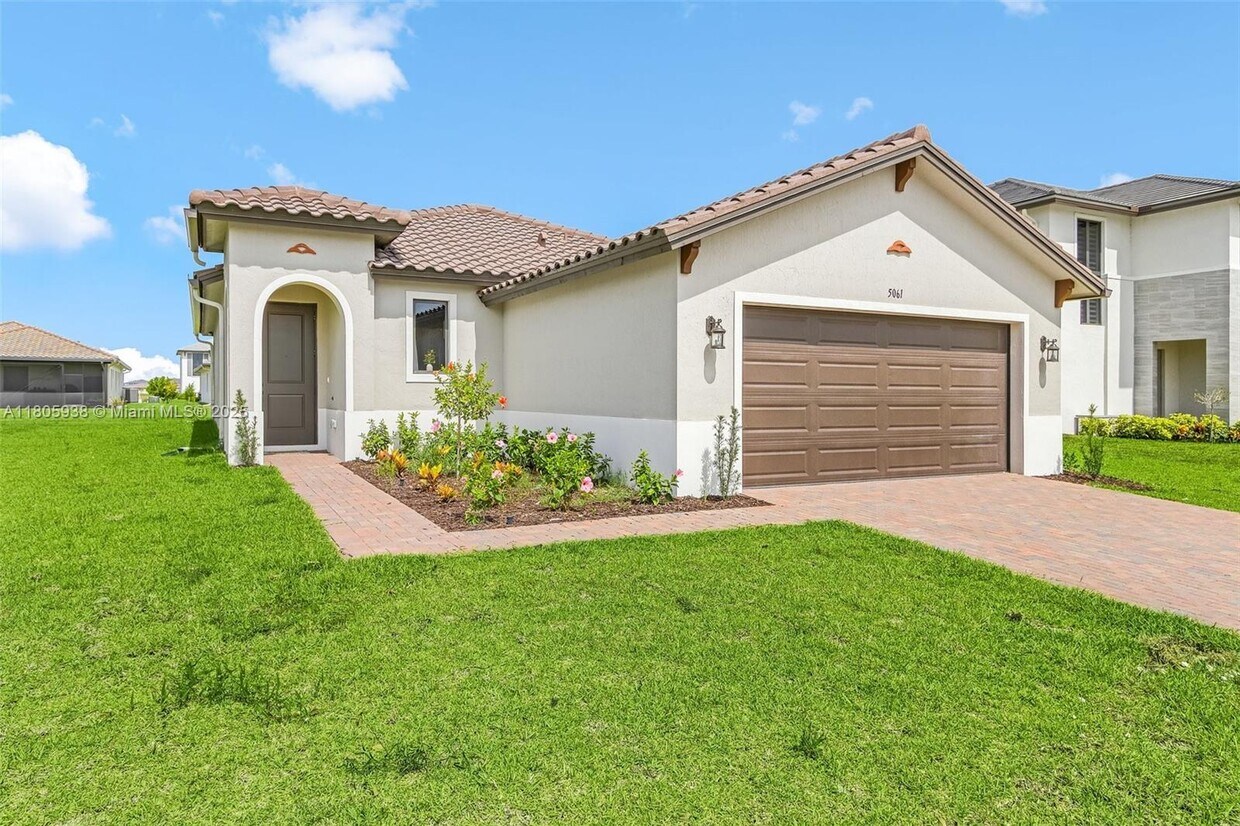 Primary Photo - 5061 Penella Ave