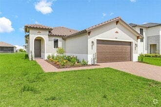 Building Photo - 5061 Penella Ave