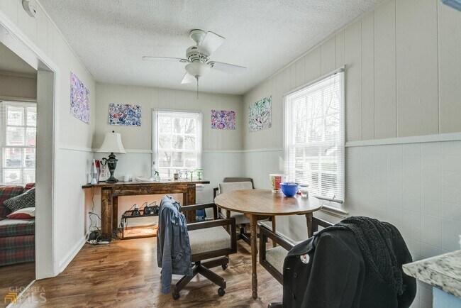 Foto del edificio - 1397 McClelland Ave