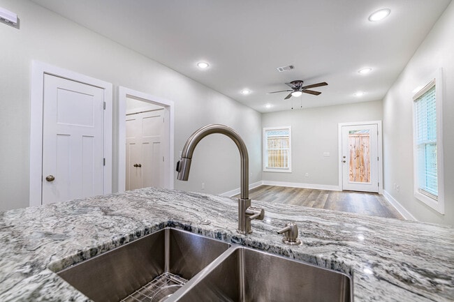 Building Photo - 108 Clearing Wy