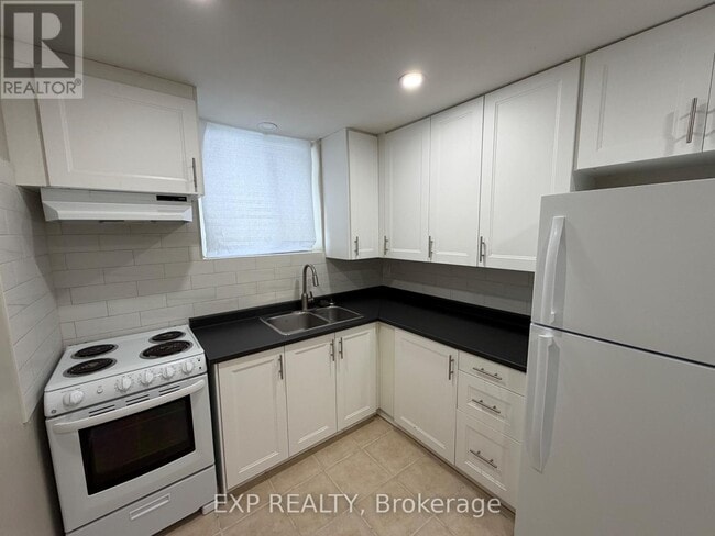 Building Photo - 365 Tillbury Ave