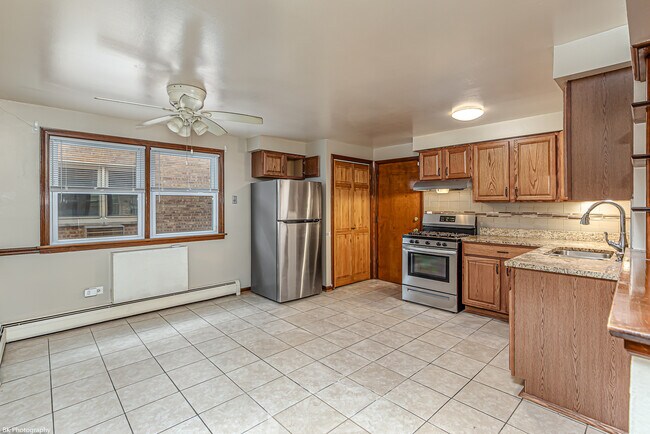 Foto del edificio - 3619 W 120th St