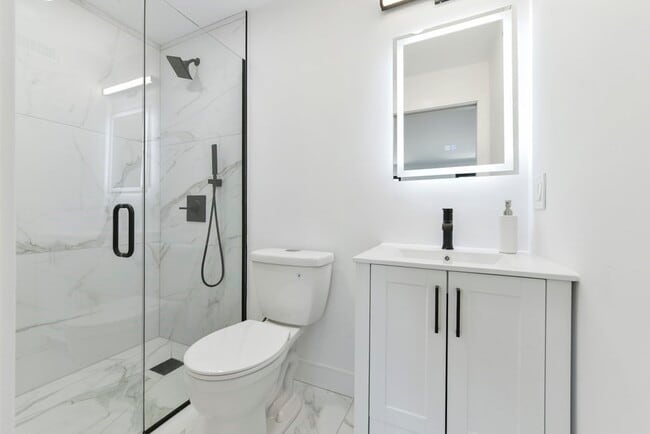 Building Photo - 140 Chelsea St