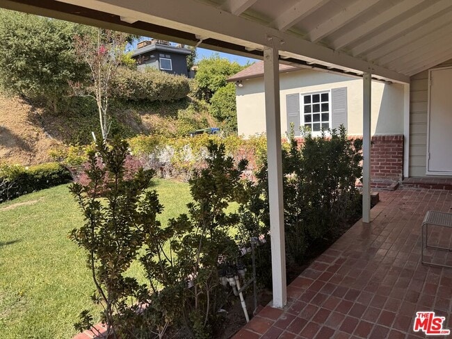 Building Photo - 2258 Moreno Dr