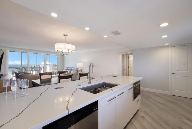 Foto del edificio - 6300 Midnight Pass Rd