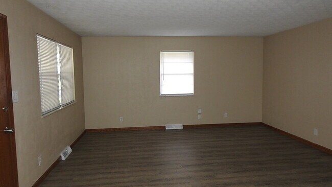 Building Photo - 1224 N Cottage Ave