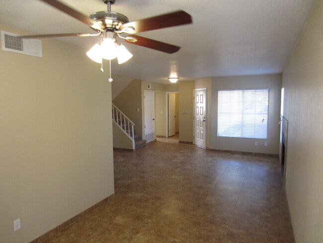 Building Photo - Convenient Northwest 4 Bedroom 3 Bath with Use of Community Pools