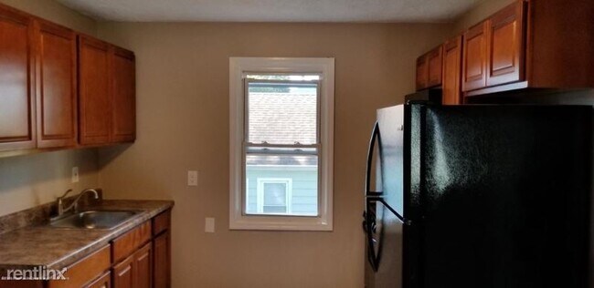 Building Photo - 2 br, 1 bath Apartment - 41 6th Ave