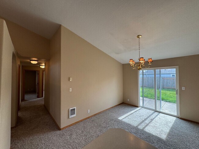 Foto del edificio - 3 Bedroom 2 Bath House in Bethel-Danebo