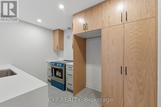 Building Photo - 514 Roosevelt Ave