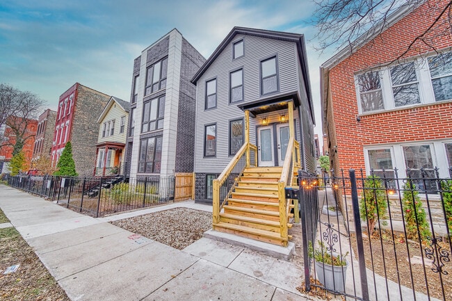 Building Photo - 1513 W Erie St