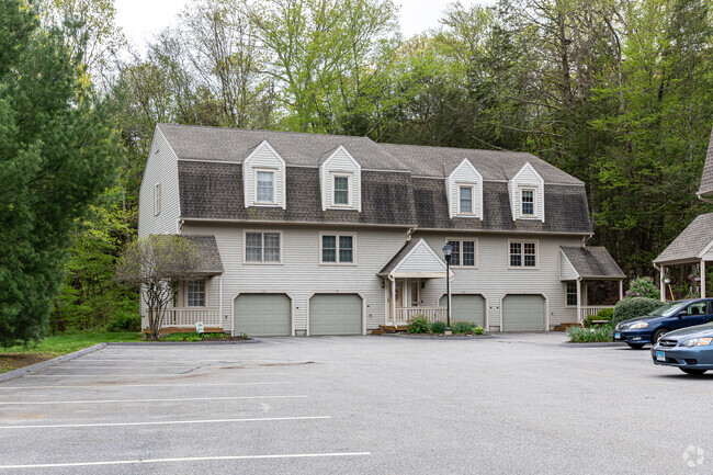 Building Photo - Country Living