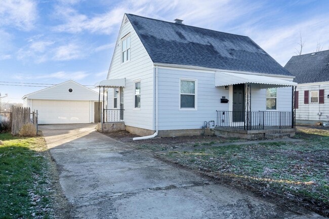Photo - 2152 E Bataan Dr House