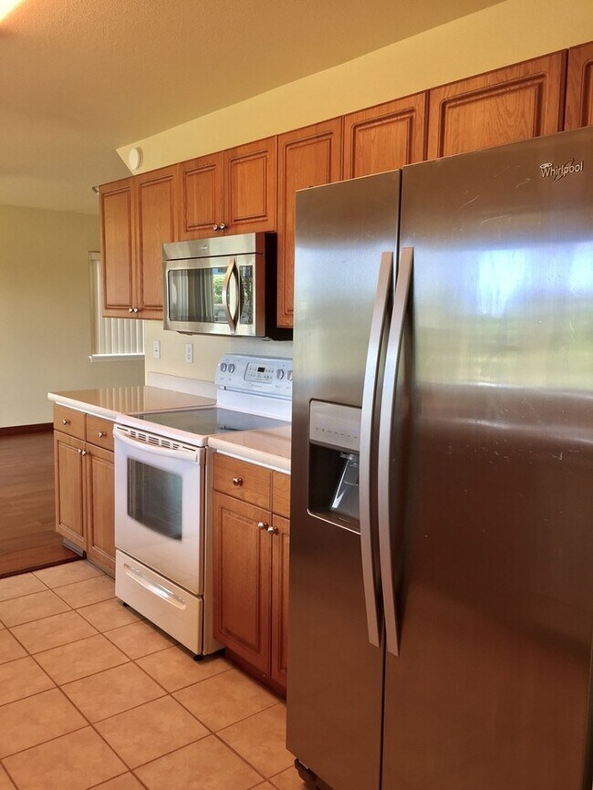 Building Photo - 4 Bed, 2.5 Bath Executive House in Waikele...