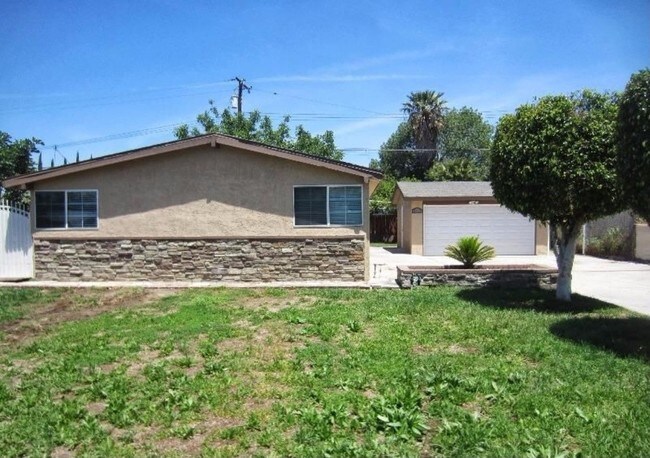 Building Photo - 2533 Leebe Ave