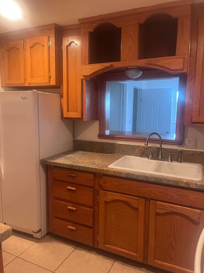 Building Photo - Spacious 2 bed 1 bath condo in Tracy