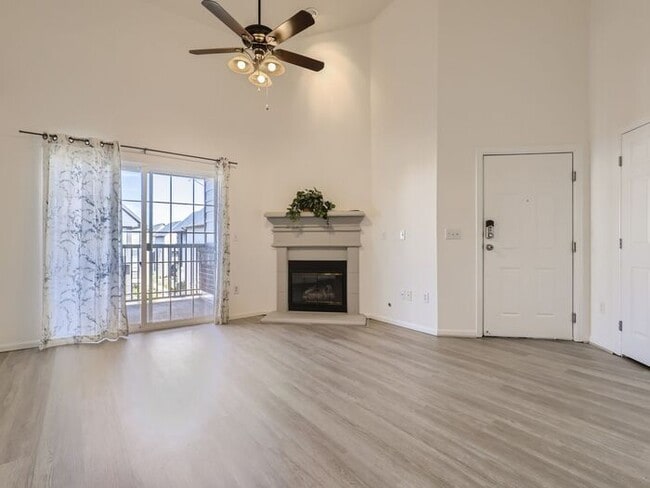 Building Photo - Stunning 2 bedroom 2 bath with loft in Aurora!