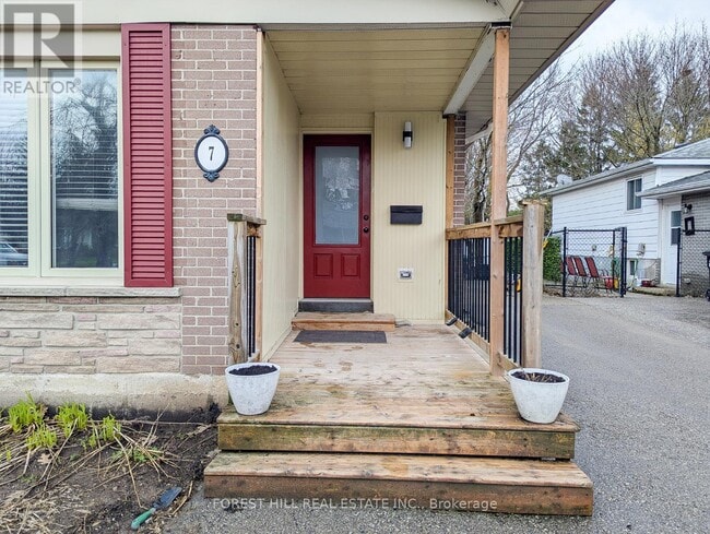 Building Photo - 7 Burbank Pl