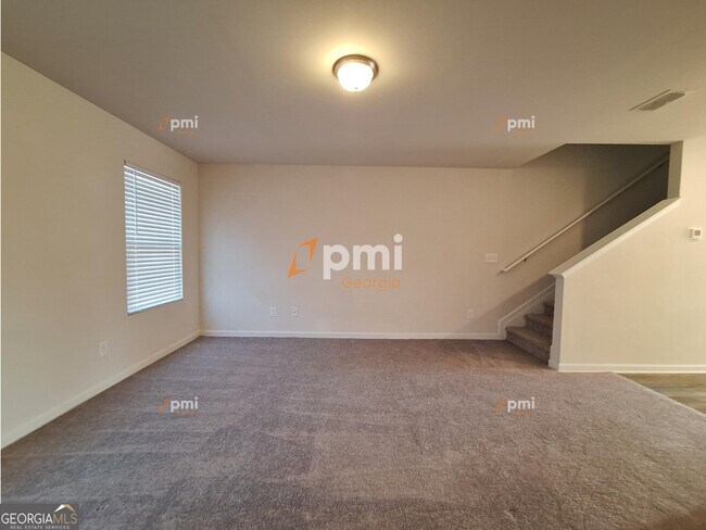 Foto del edificio - 127 Maple Dr