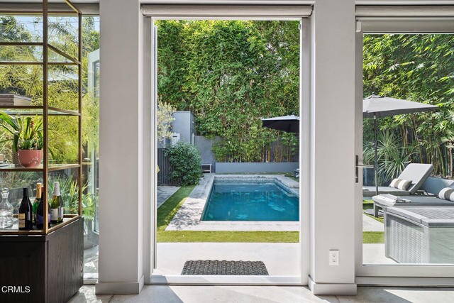 Foto del edificio - 329 Westbourne Dr