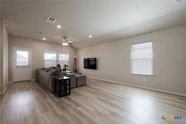 Building Photo - 2334 Aylesbury Dr