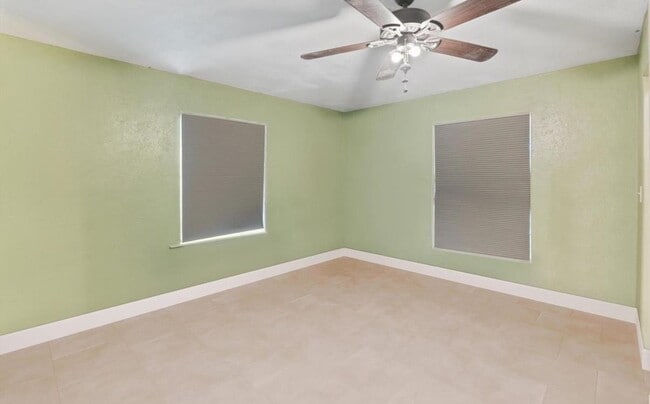Foto del edificio - 670 Woodland Acres Dr
