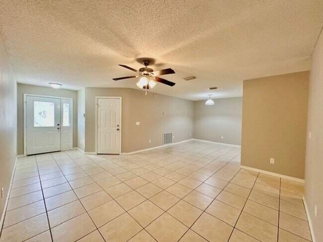 Foto del edificio - 2 bedroom/2 bathroom/2 car garage town home for rent in Mary Esther, East of Hurlburt AFB!