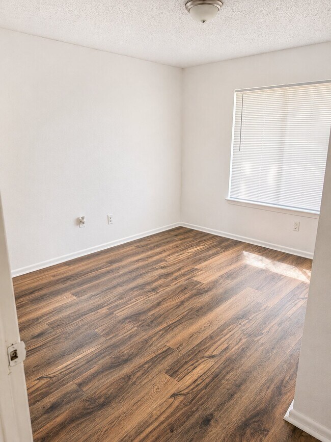 Foto del edificio - 2303 De Lee St