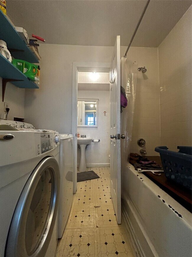 Foto del edificio - 4511 Avenue B