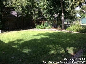 Building Photo - 323 E Melrose Dr