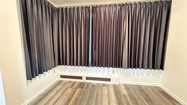 Foto del edificio - 37-51-51 63rd St