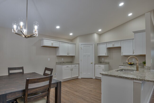 Building Photo - 701 Layne Dr