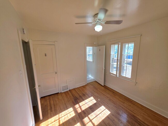 Foto del edificio - DU HOUSE FOR RENT