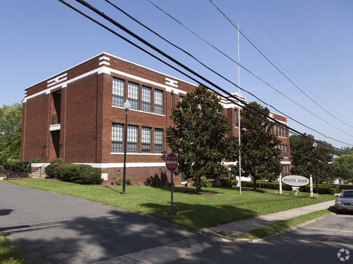 Primary Photo - Braxton Manor