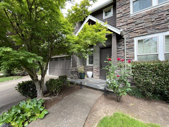Building Photo - Luxury 5 Bedroom Home with Soaking Tub, Chef’s Kitchen & Expansive Primary Suite