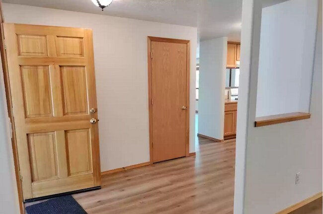 Foto del edificio - Spacious, updated home with A/C in SW Bend!