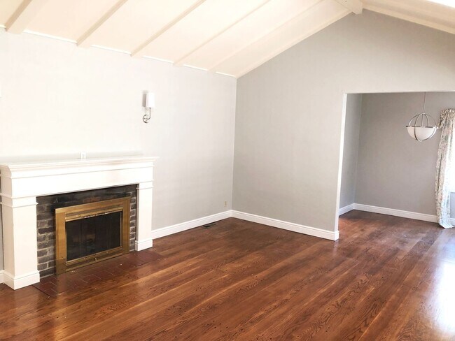 Foto del edificio - Montclair Hills Retreat w/ In-law Unit