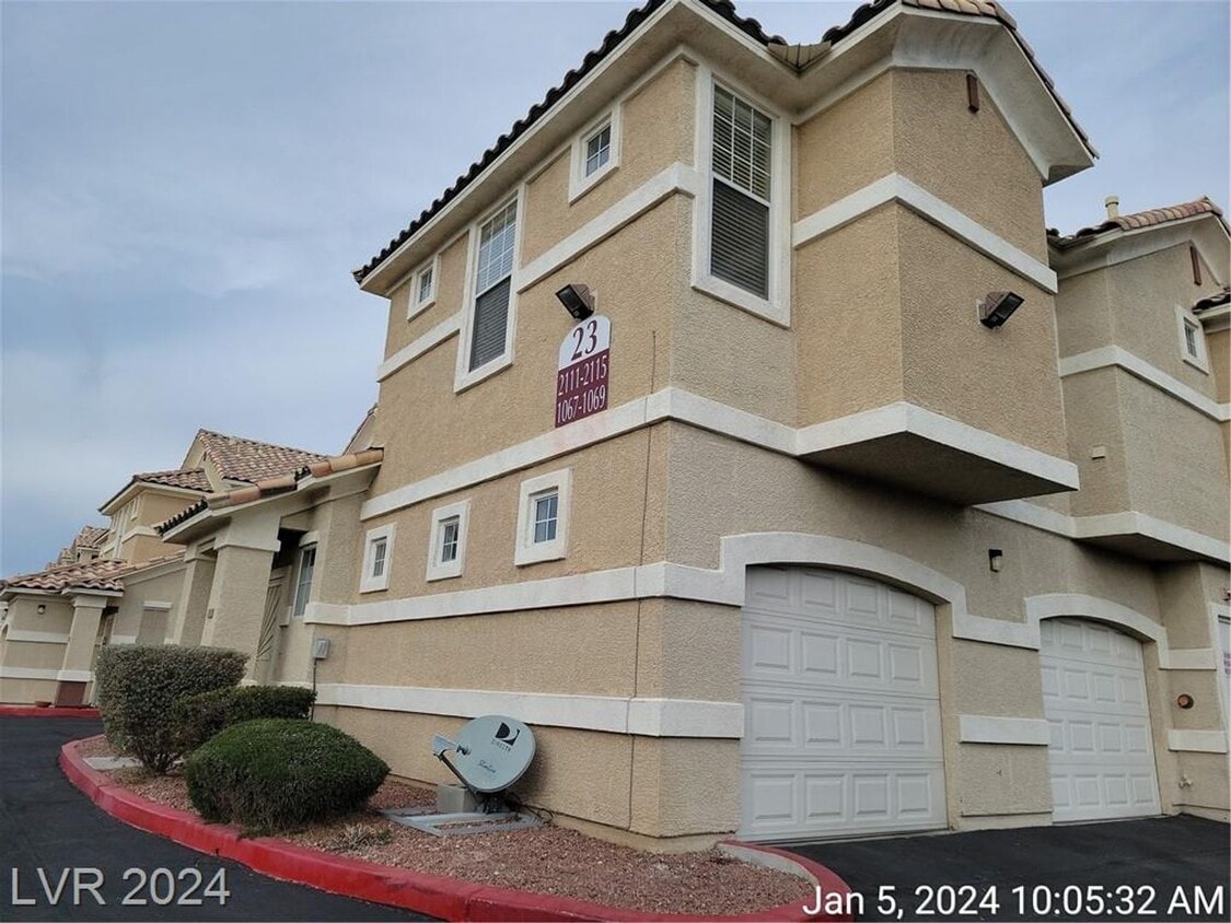 GATED 2 BEDROOM TOWNHOME WITH ATTACHED GAR... Condo for Rent in North