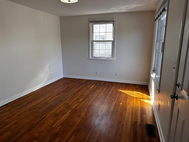 Building Photo - Adorable Sylvan Heights